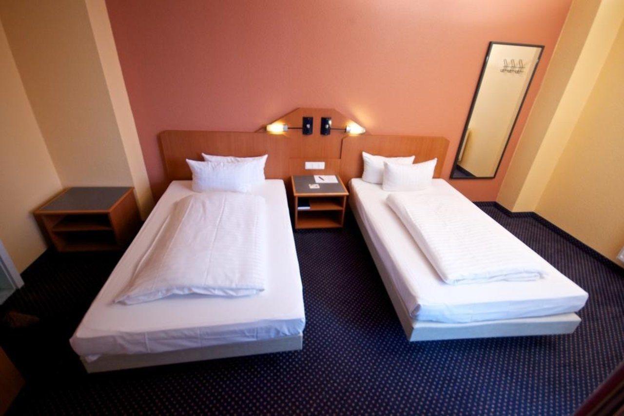 Arcadia Hotel Heidelberg Шветцинген Екстер'єр фото