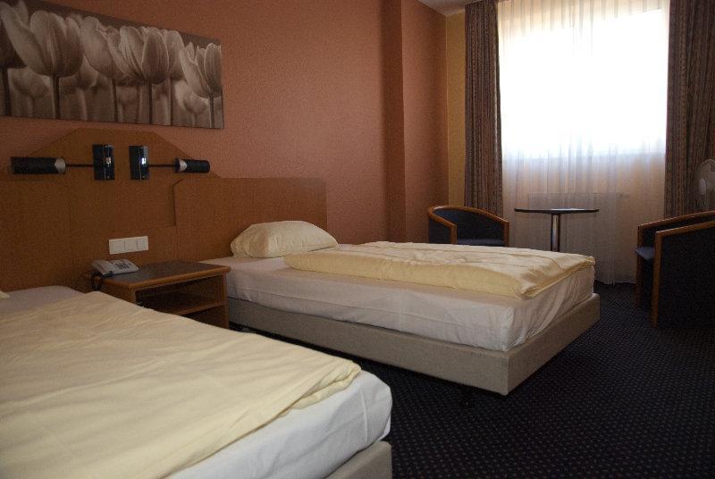 Arcadia Hotel Heidelberg Шветцинген Екстер'єр фото