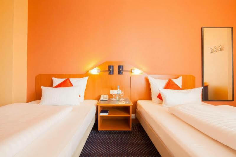 Arcadia Hotel Heidelberg Шветцинген Екстер'єр фото